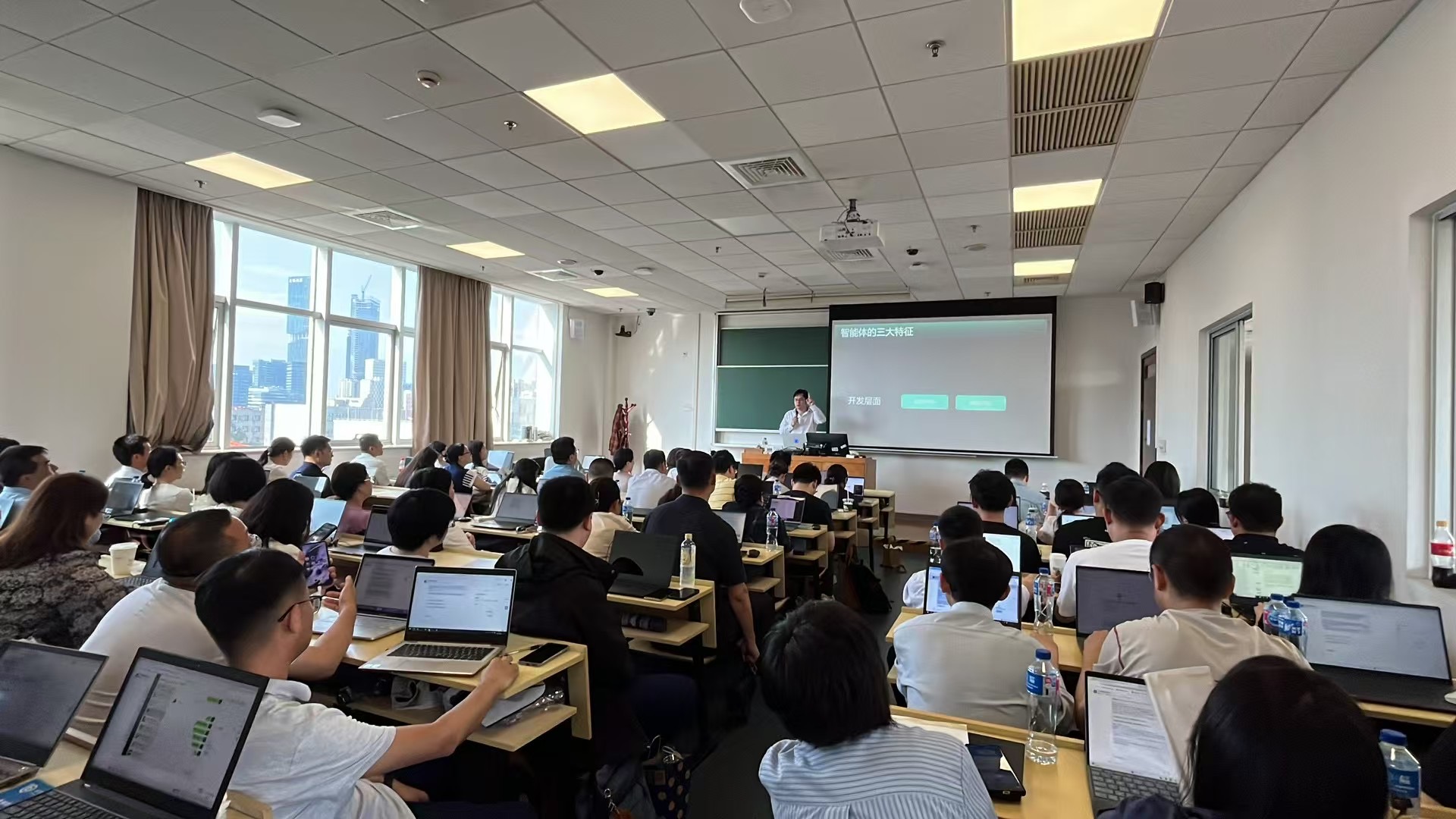复旦大学交通银行AI培训现场照片